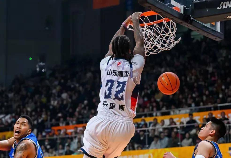 关于关键时刻北京首钢调整名单以备欧篮联，篮板制胜环节打磨，更衣室稳定，年轻球员得到机会的信息